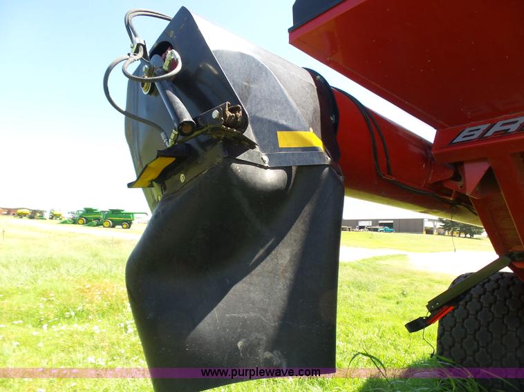 image for item J6011 2009 Brent 882 grain cart