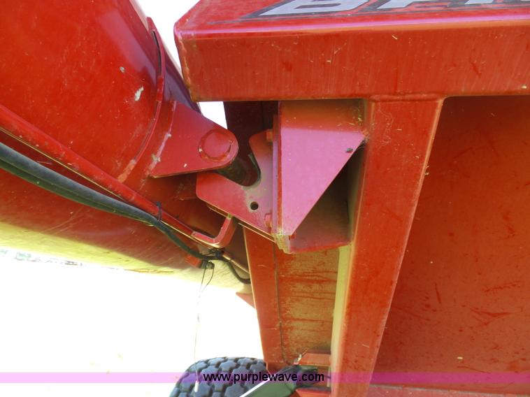 image for item J6011 2009 Brent 882 grain cart