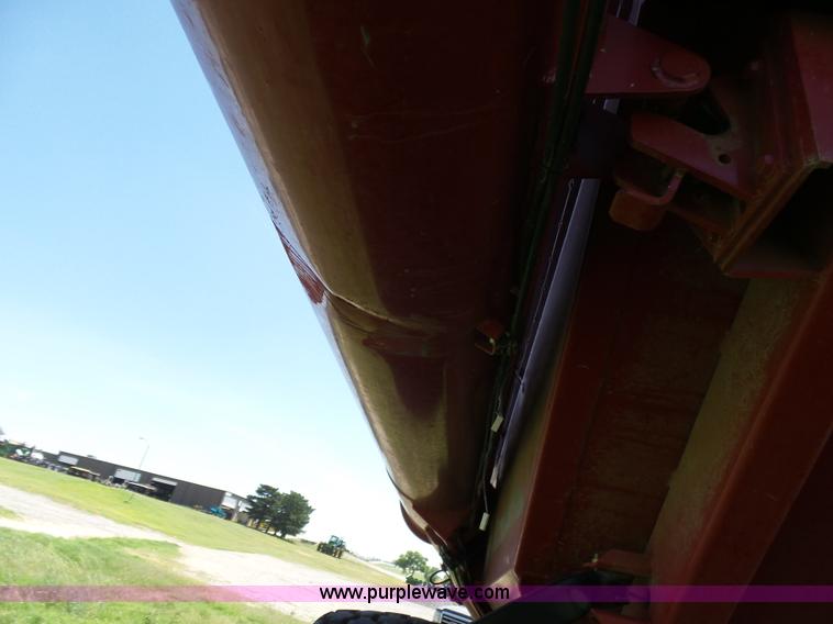 image for item J6011 2009 Brent 882 grain cart