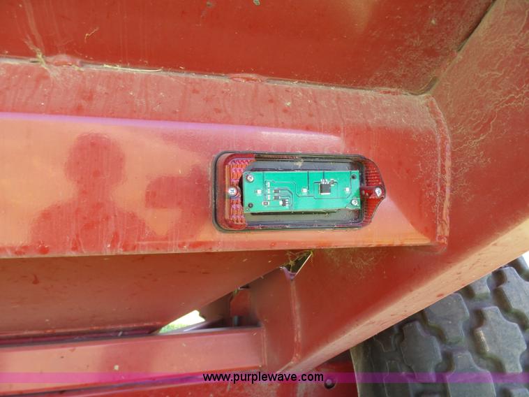 image for item J6011 2009 Brent 882 grain cart