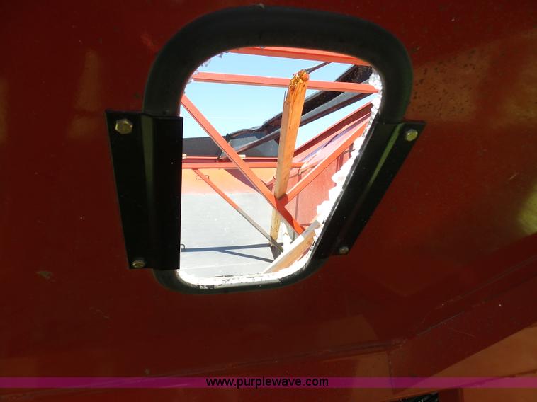 image for item J6011 2009 Brent 882 grain cart