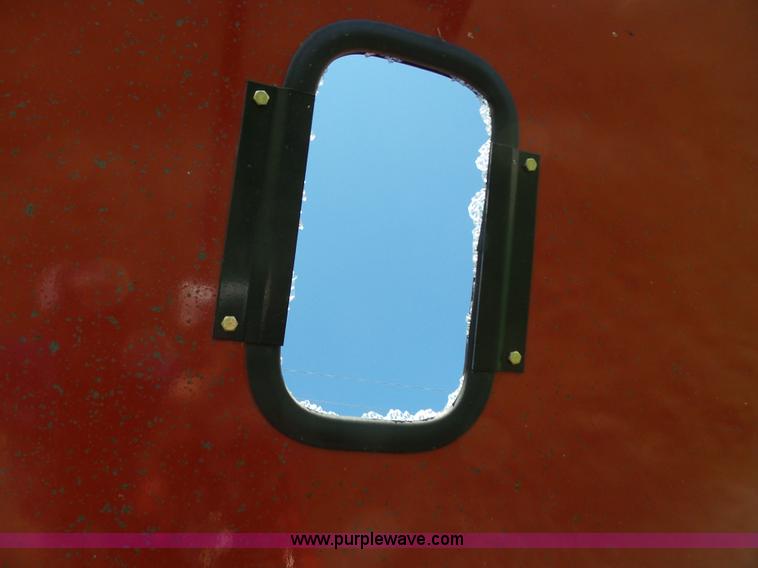 image for item J6011 2009 Brent 882 grain cart