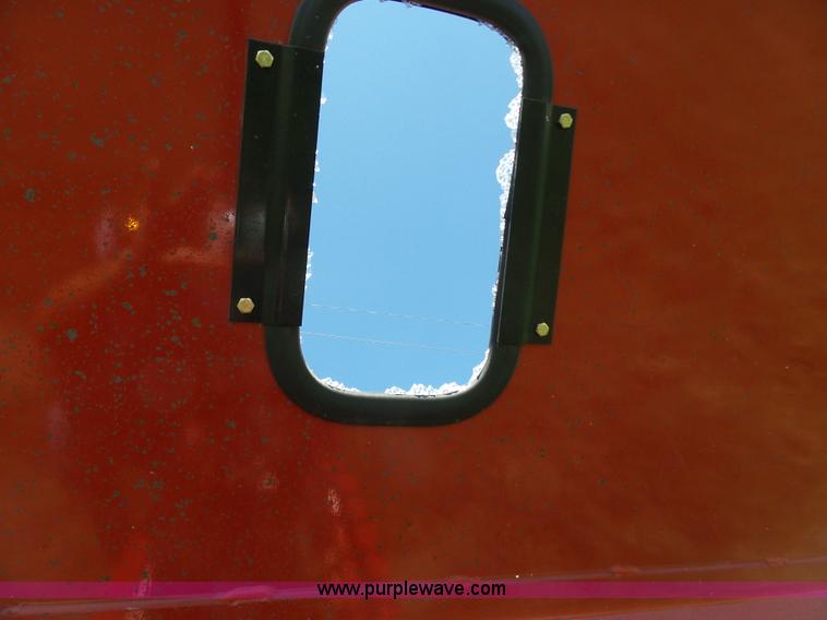 image for item J6011 2009 Brent 882 grain cart