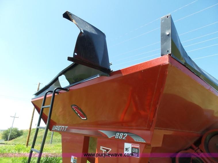 image for item J6011 2009 Brent 882 grain cart