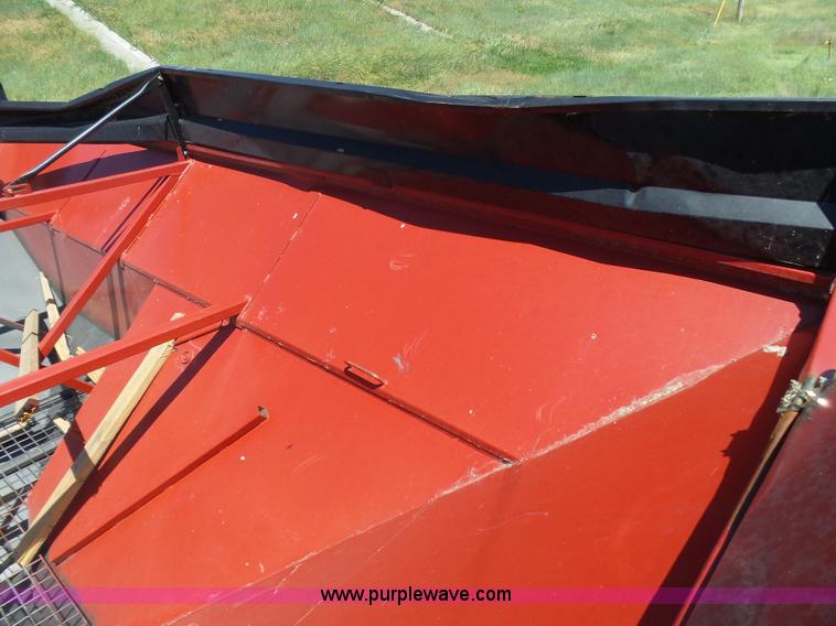 image for item J6011 2009 Brent 882 grain cart