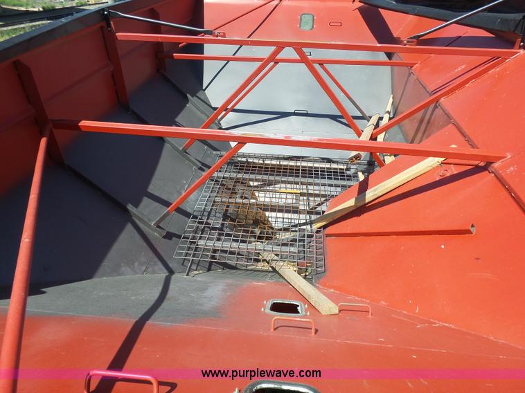 image for item J6011 2009 Brent 882 grain cart