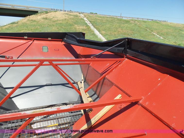 image for item J6011 2009 Brent 882 grain cart