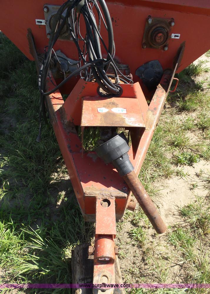 image for item J6053 Gehl MF7335 feed wagon