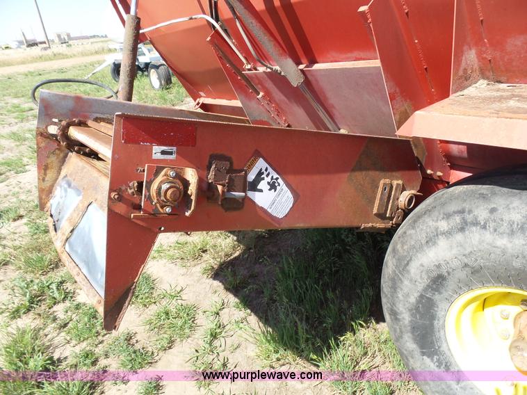 image for item J6053 Gehl MF7335 feed wagon