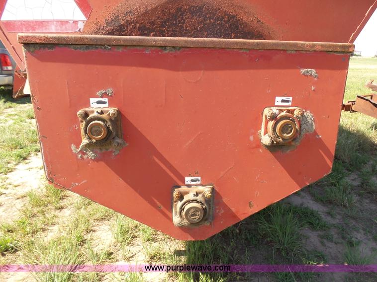 image for item J6053 Gehl MF7335 feed wagon