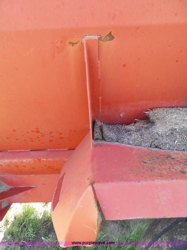 image for item J6053 Gehl MF7335 feed wagon