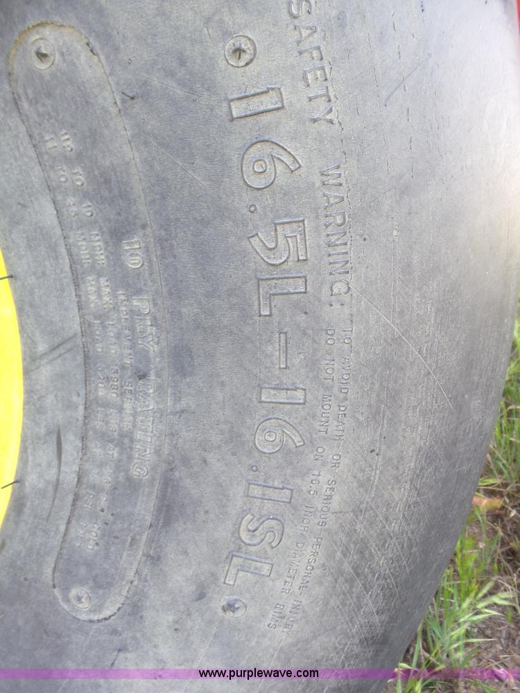 image for item J6053 Gehl MF7335 feed wagon