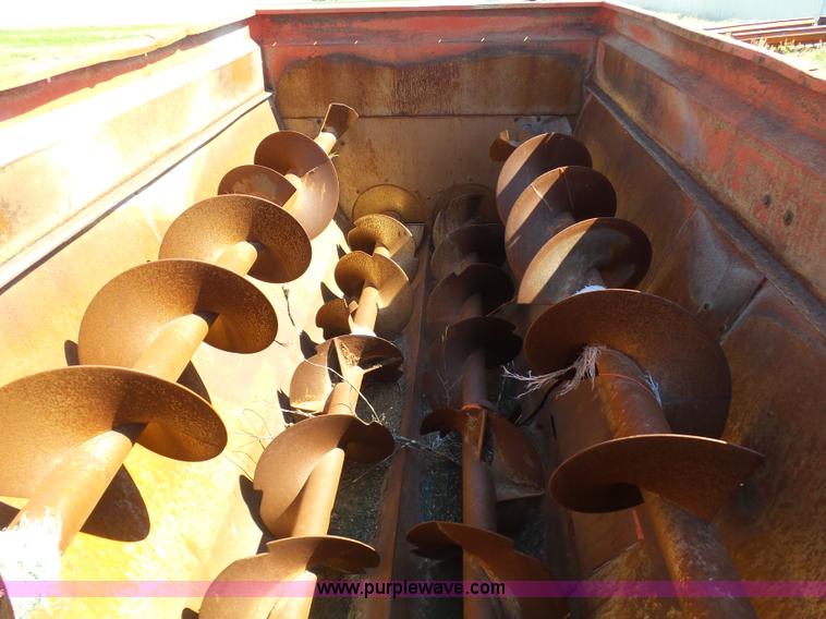 image for item J6053 Gehl MF7335 feed wagon