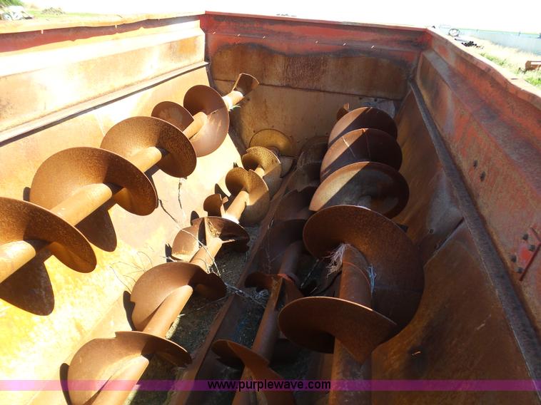 image for item J6053 Gehl MF7335 feed wagon