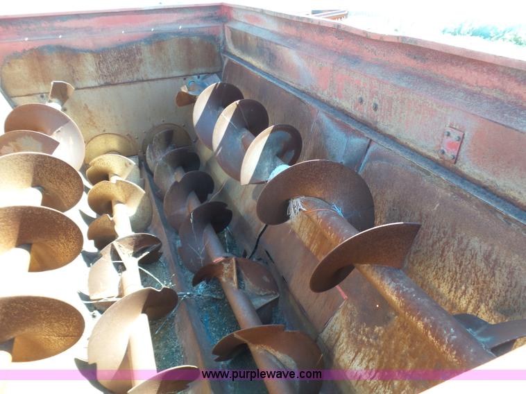 image for item J6053 Gehl MF7335 feed wagon