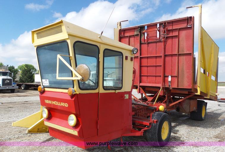 image for item J6058 New Holland 1049 Stackcruiser bale wagon