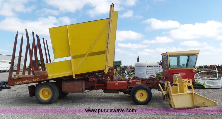 image for item J6058 New Holland 1049 Stackcruiser bale wagon