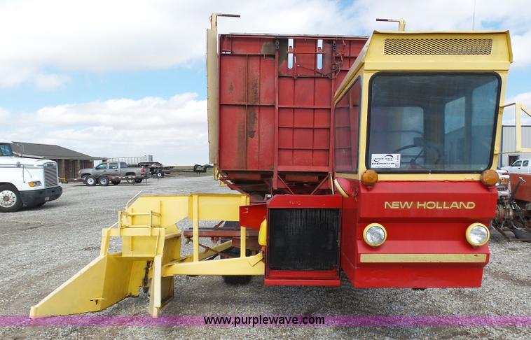 image for item J6058 New Holland 1049 Stackcruiser bale wagon