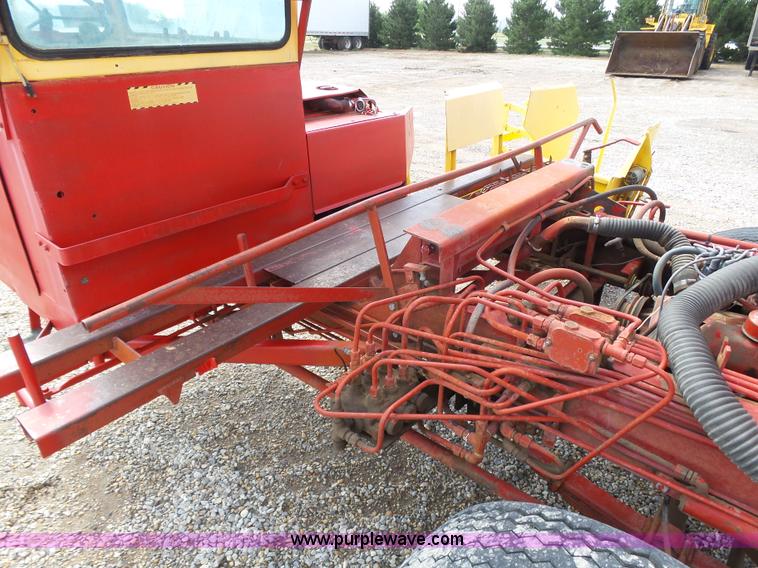 image for item J6058 New Holland 1049 Stackcruiser bale wagon