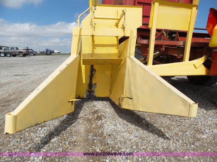 image for item J6058 New Holland 1049 Stackcruiser bale wagon