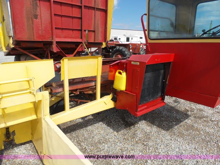 image for item J6058 New Holland 1049 Stackcruiser bale wagon