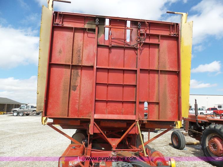 image for item J6058 New Holland 1049 Stackcruiser bale wagon