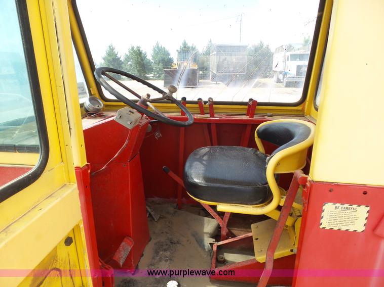 image for item J6058 New Holland 1049 Stackcruiser bale wagon