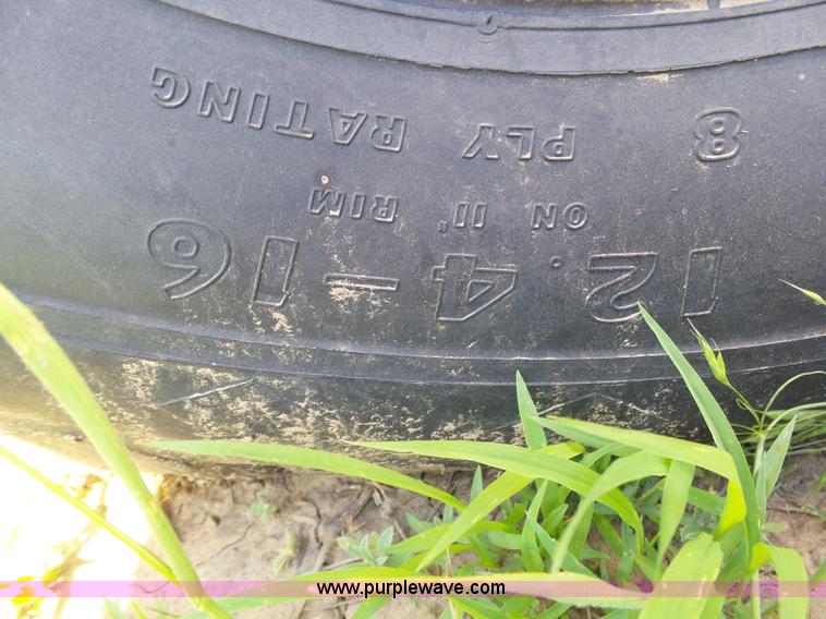 image for item J6070 Massey-Ferguson 2705 tractor