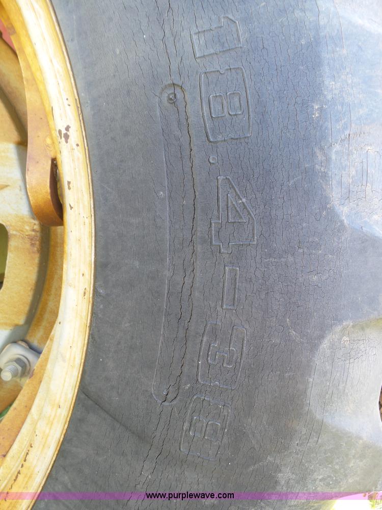 image for item J6070 Massey-Ferguson 2705 tractor