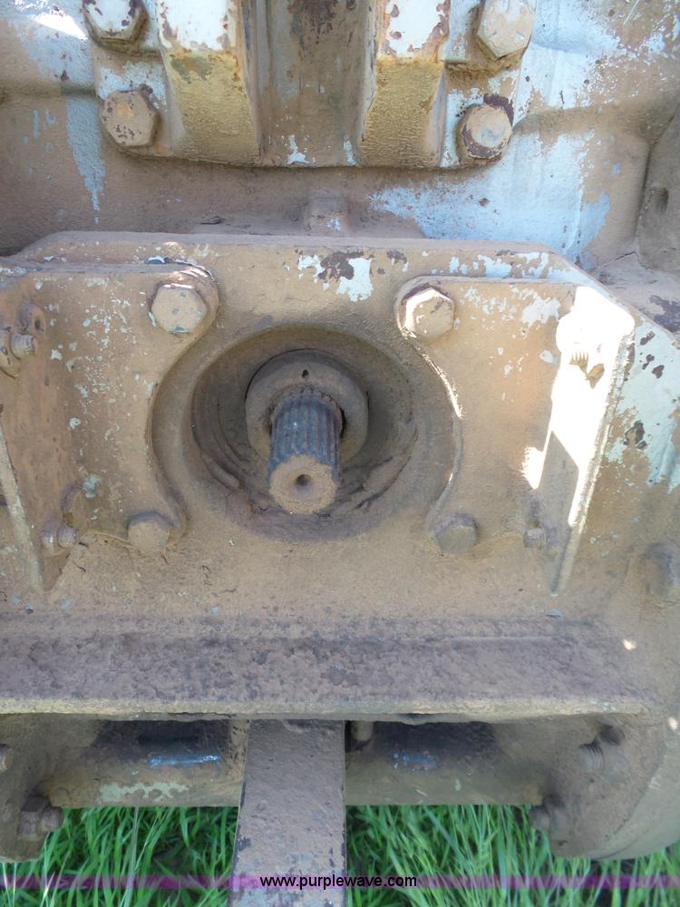 image for item J6070 Massey-Ferguson 2705 tractor