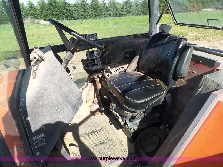 image for item J6070 Massey-Ferguson 2705 tractor