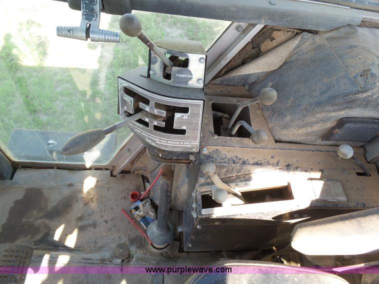 image for item J6070 Massey-Ferguson 2705 tractor