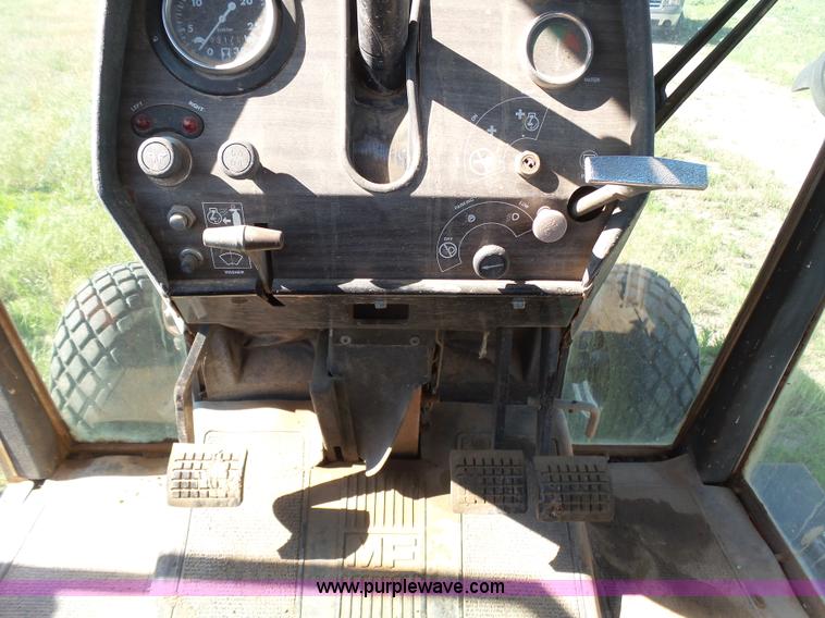 image for item J6070 Massey-Ferguson 2705 tractor