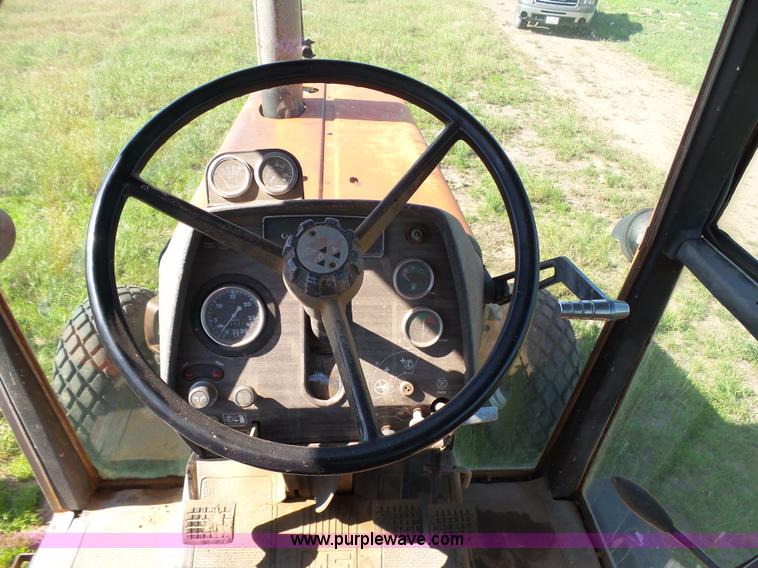 image for item J6070 Massey-Ferguson 2705 tractor
