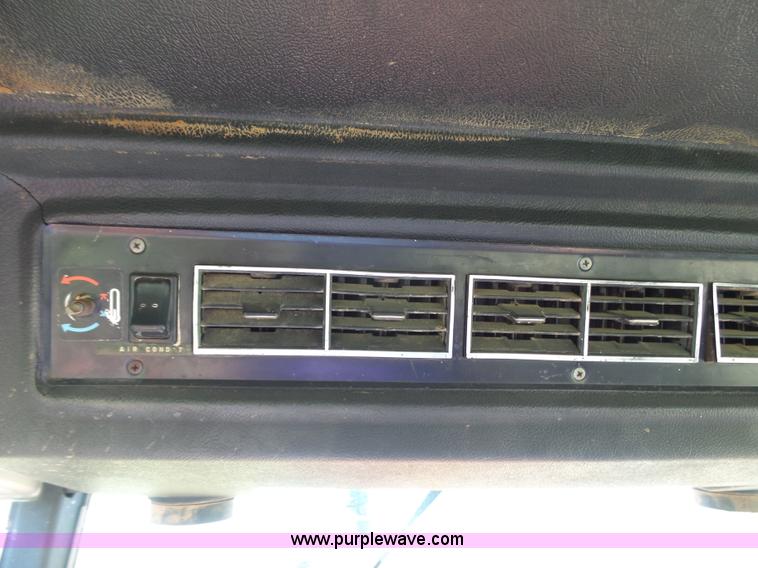 image for item J6070 Massey-Ferguson 2705 tractor