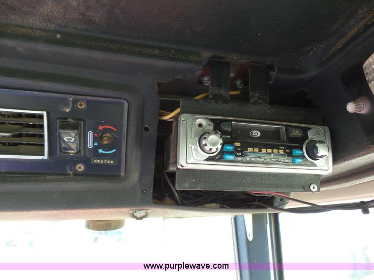 image for item J6070 Massey-Ferguson 2705 tractor