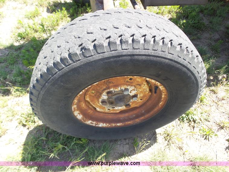 image for item J6072 David Brown 995 tractor