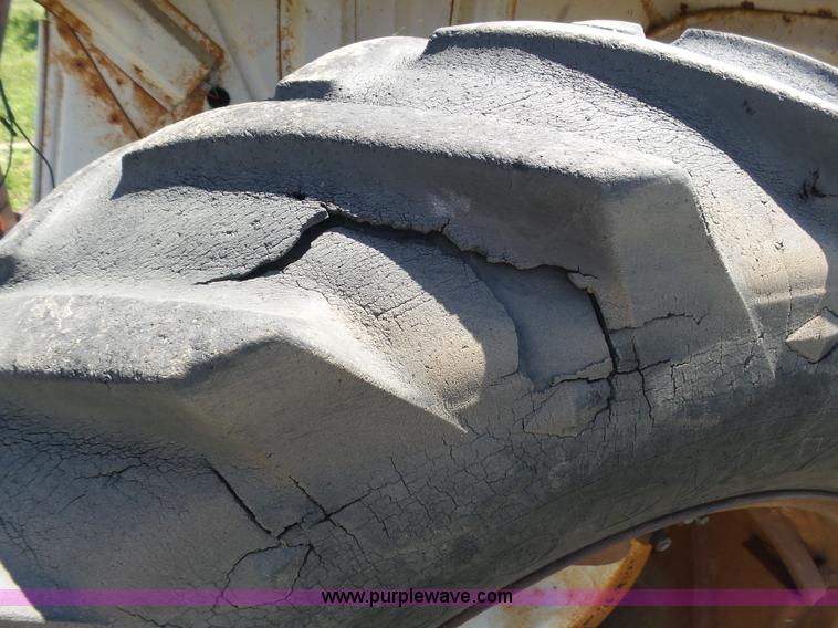 image for item J6072 David Brown 995 tractor