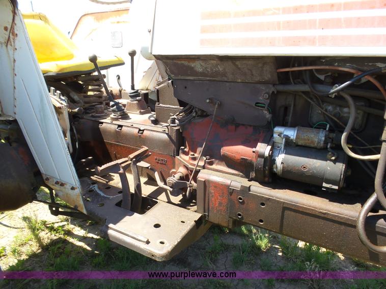 image for item J6072 David Brown 995 tractor