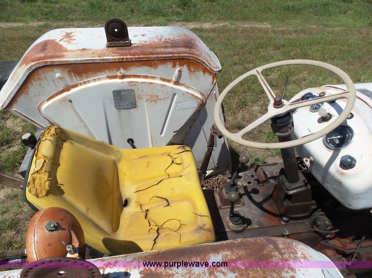 image for item J6072 David Brown 995 tractor