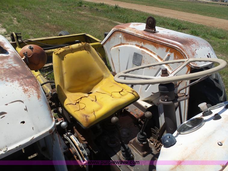 image for item J6072 David Brown 995 tractor