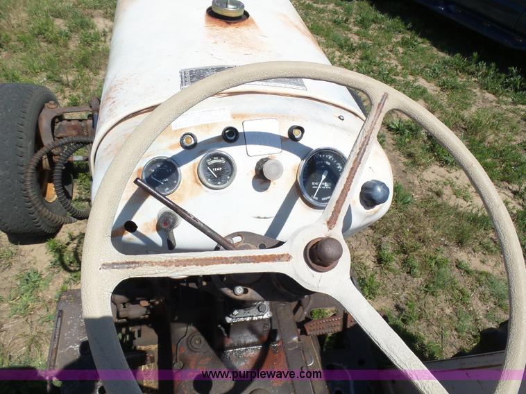 image for item J6072 David Brown 995 tractor