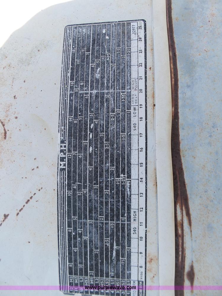 image for item J6072 David Brown 995 tractor