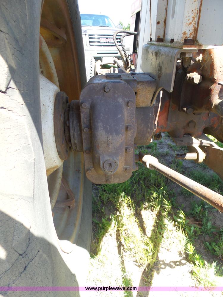 image for item J6072 David Brown 995 tractor