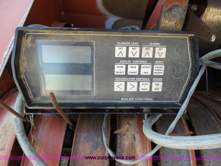 image for item J6087 1998 Hesston 4910 large square baler