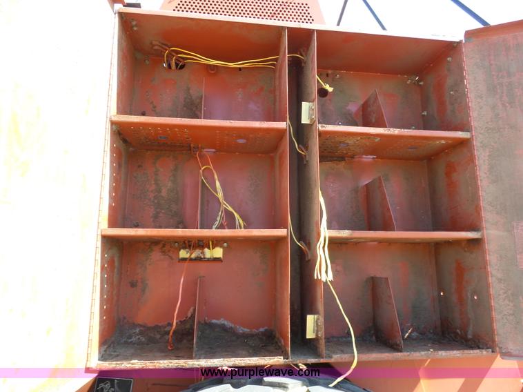 image for item J6087 1998 Hesston 4910 large square baler