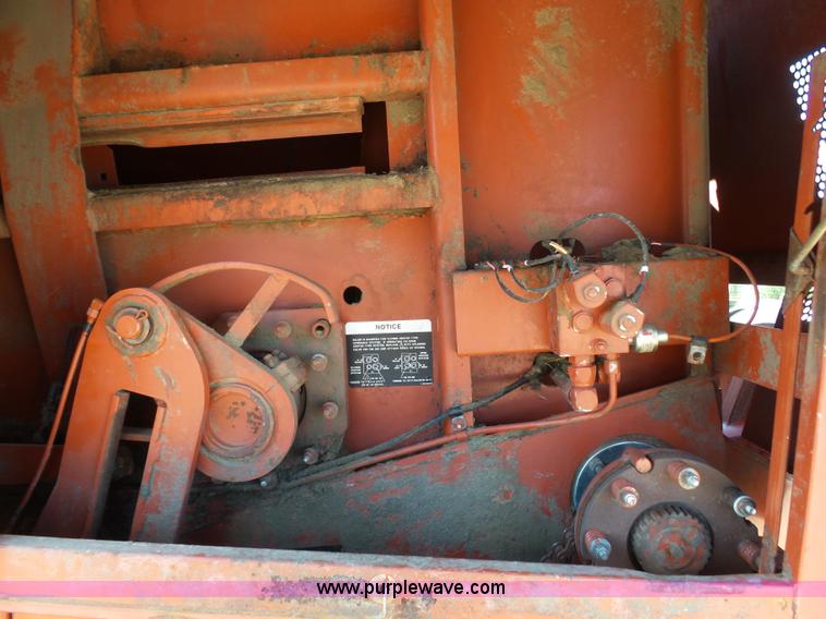 image for item J6087 1998 Hesston 4910 large square baler