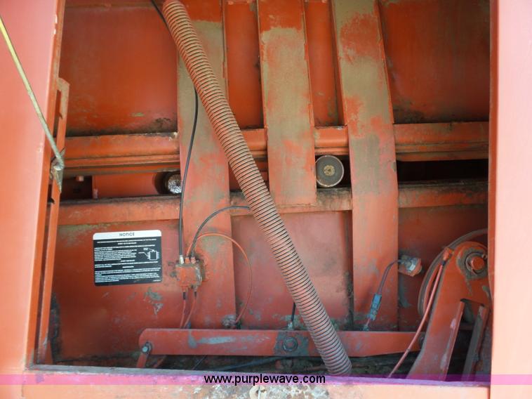 image for item J6087 1998 Hesston 4910 large square baler