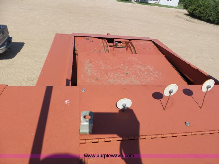 image for item J6087 1998 Hesston 4910 large square baler