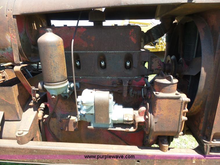 image for item J6089 International F20 tractor